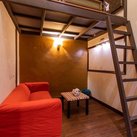 Travel Hub Highstreet Hostel Куала Лумпур Екстериор снимка