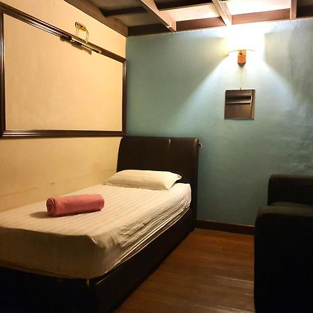 Travel Hub Highstreet Hostel Куала Лумпур Екстериор снимка