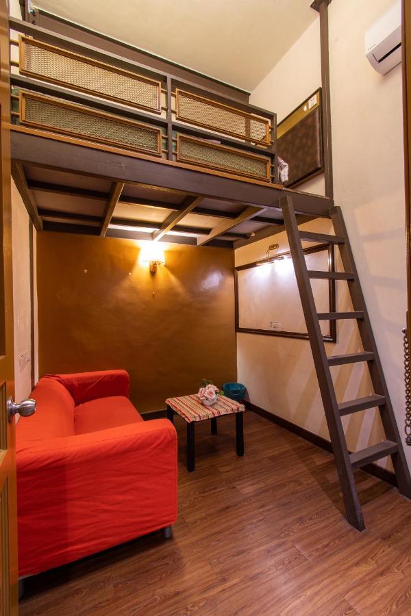 Travel Hub Highstreet Hostel Куала Лумпур Екстериор снимка