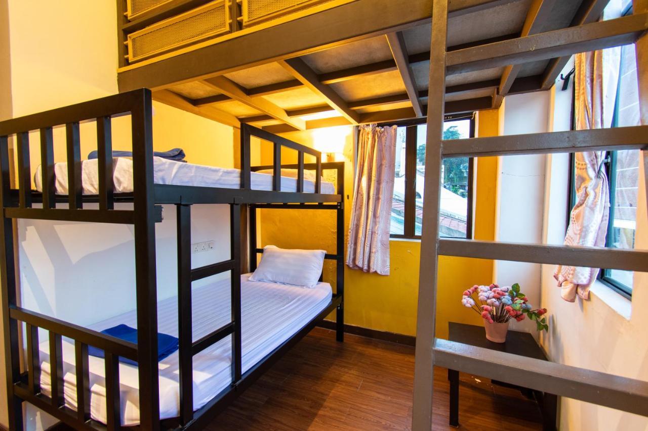 Travel Hub Highstreet Hostel Куала Лумпур Екстериор снимка