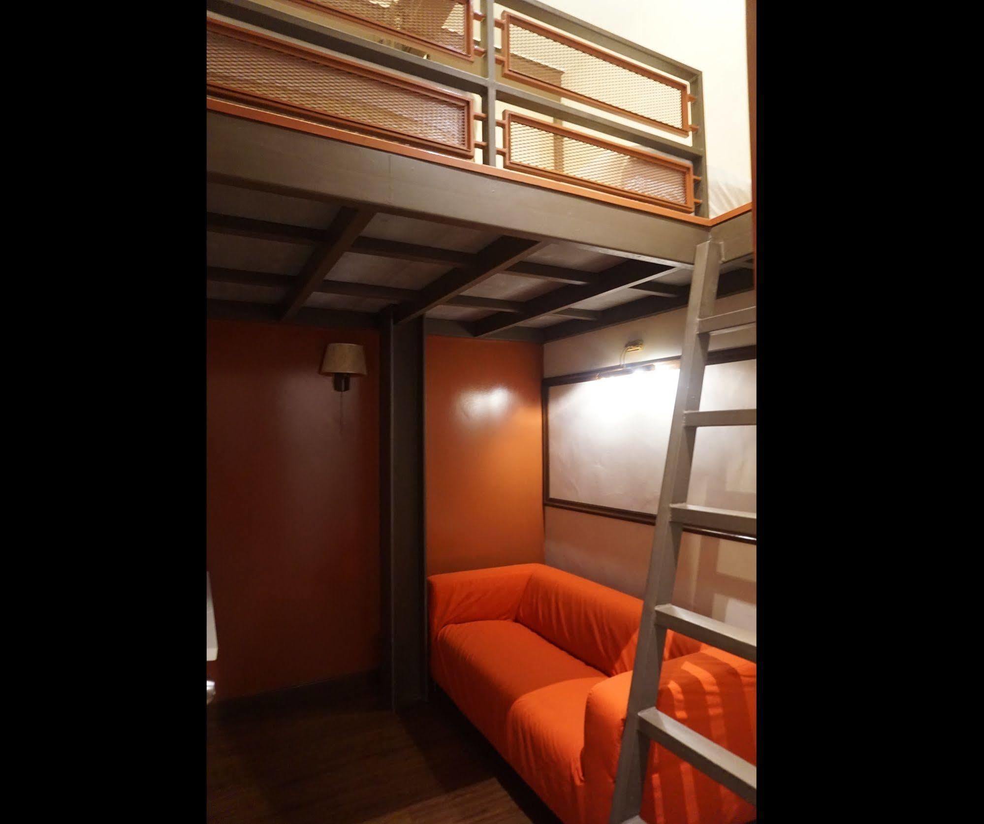 Travel Hub Highstreet Hostel Куала Лумпур Екстериор снимка