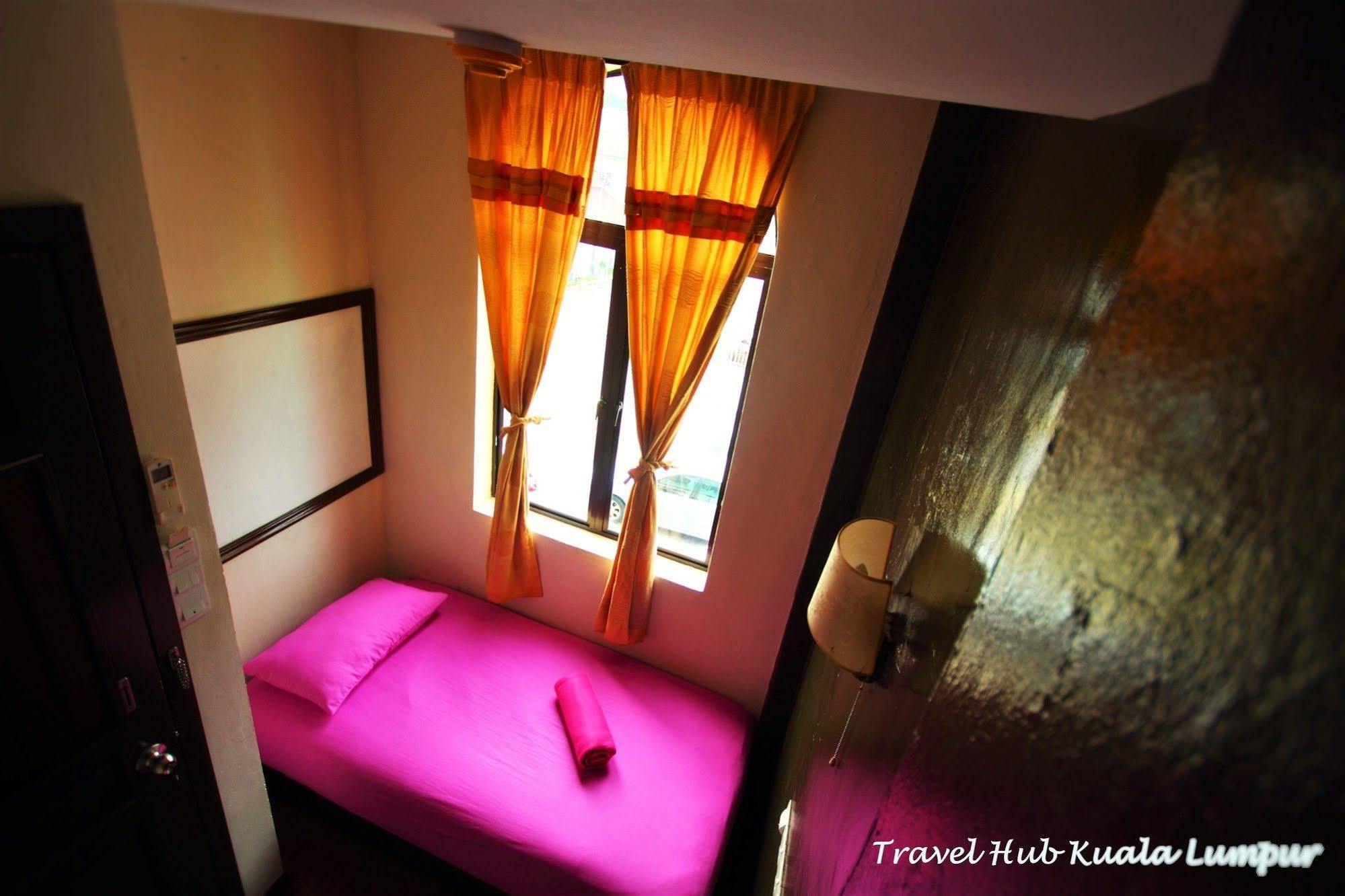 Travel Hub Highstreet Hostel Куала Лумпур Екстериор снимка