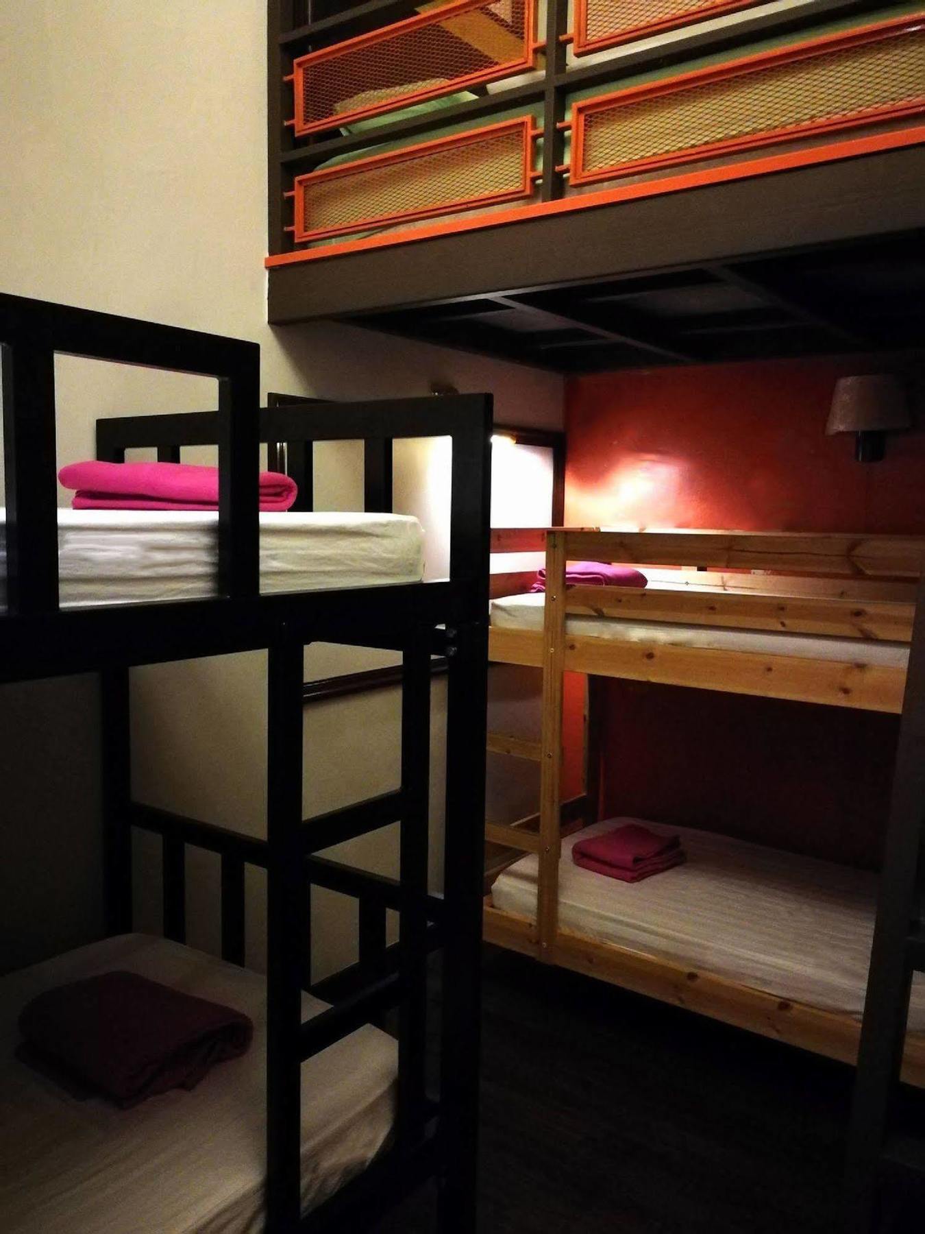Travel Hub Highstreet Hostel Куала Лумпур Екстериор снимка