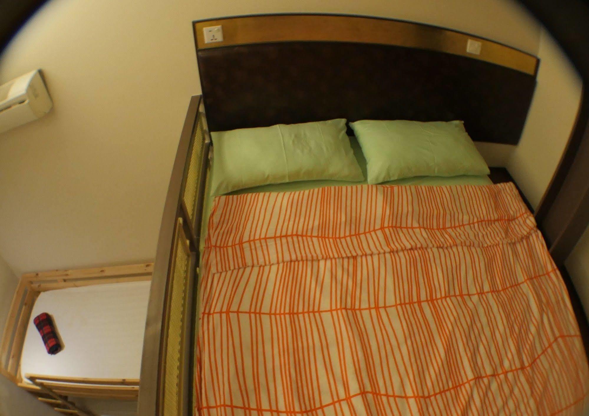 Travel Hub Highstreet Hostel Куала Лумпур Екстериор снимка