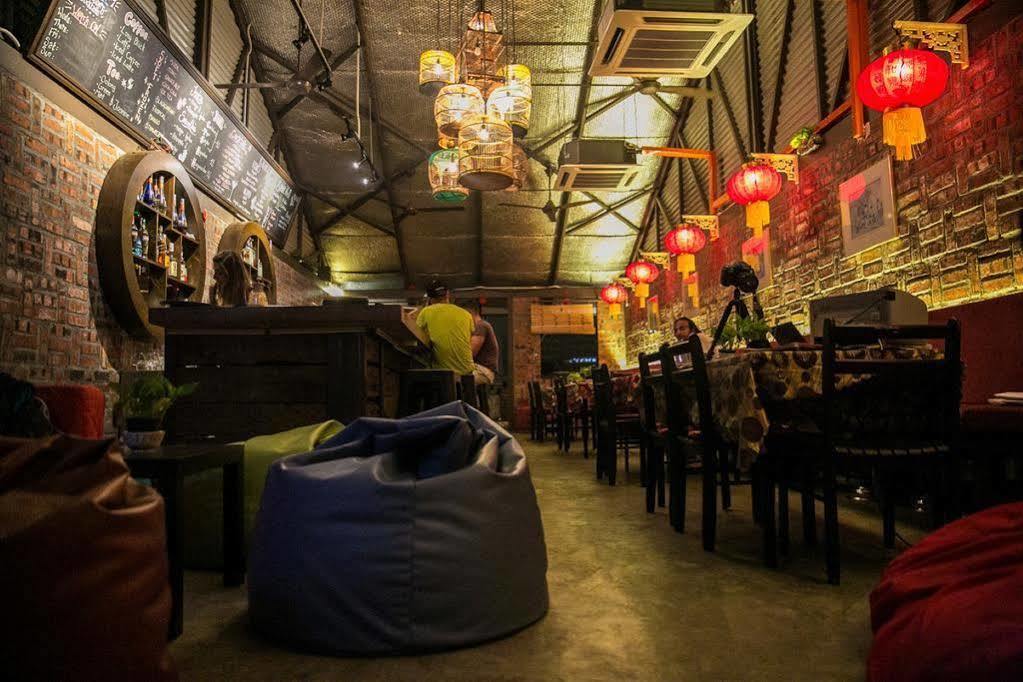 Travel Hub Highstreet Hostel Куала Лумпур Екстериор снимка