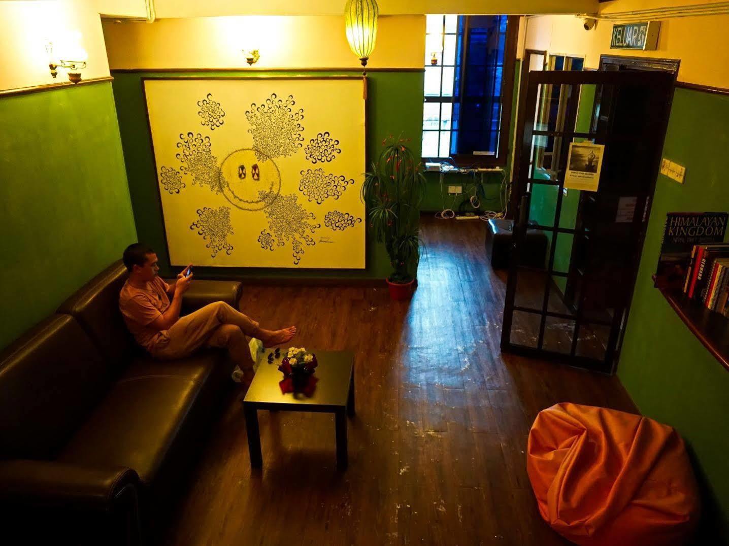 Travel Hub Highstreet Hostel Куала Лумпур Екстериор снимка