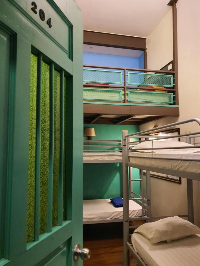 Travel Hub Highstreet Hostel Куала Лумпур Екстериор снимка
