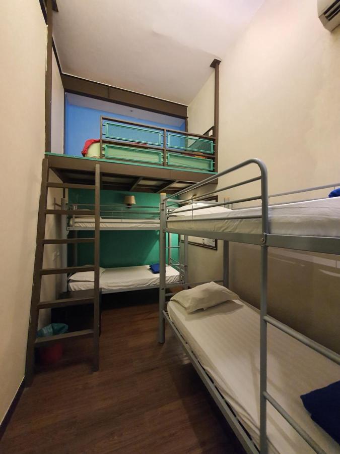 Travel Hub Highstreet Hostel Куала Лумпур Екстериор снимка