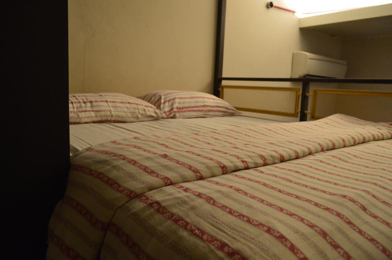 Travel Hub Highstreet Hostel Куала Лумпур Екстериор снимка