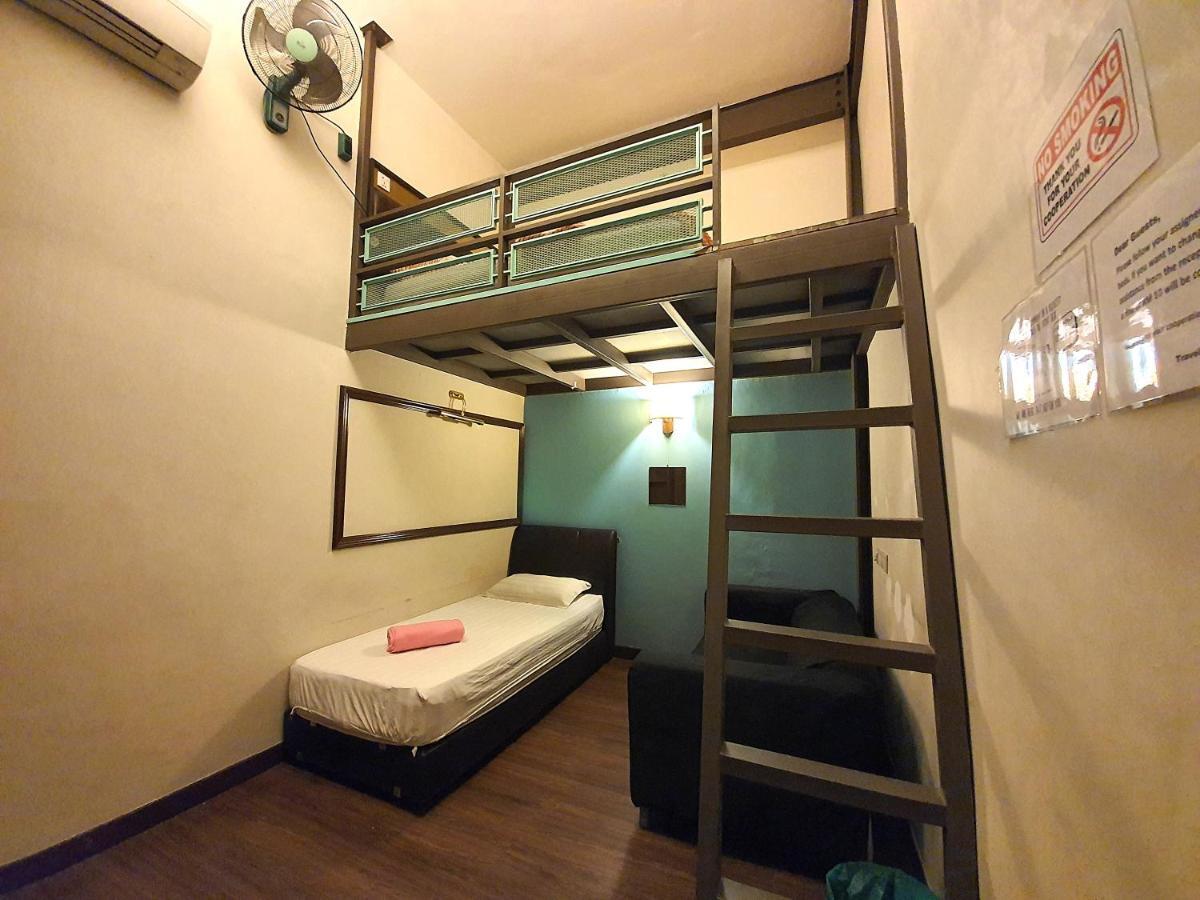 Travel Hub Highstreet Hostel Куала Лумпур Екстериор снимка