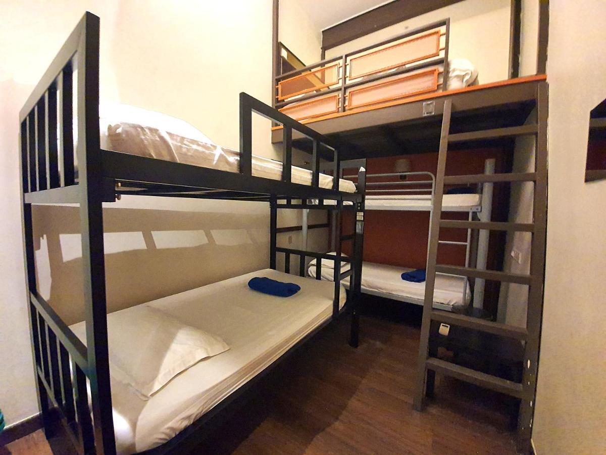 Travel Hub Highstreet Hostel Куала Лумпур Екстериор снимка