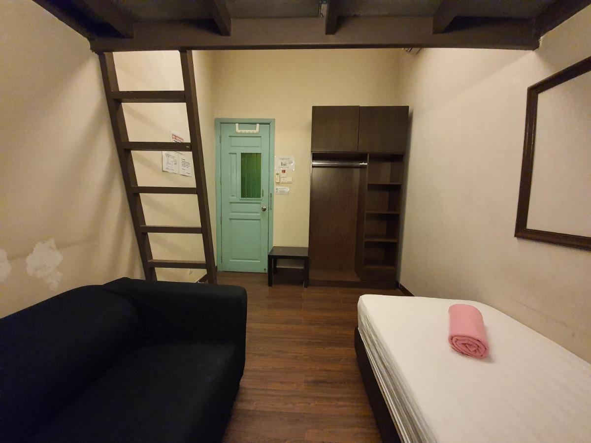 Travel Hub Highstreet Hostel Куала Лумпур Екстериор снимка