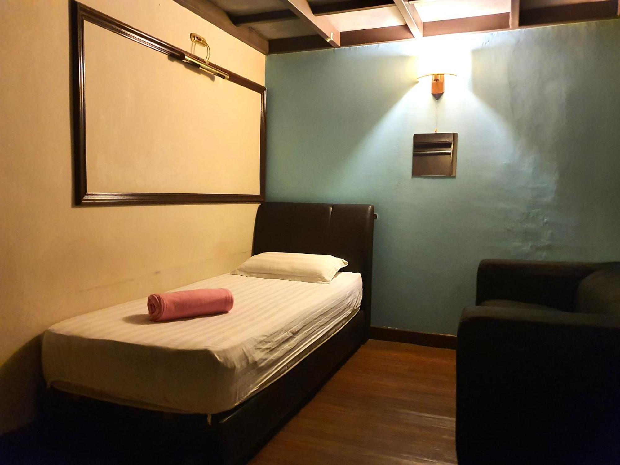 Travel Hub Highstreet Hostel Куала Лумпур Екстериор снимка