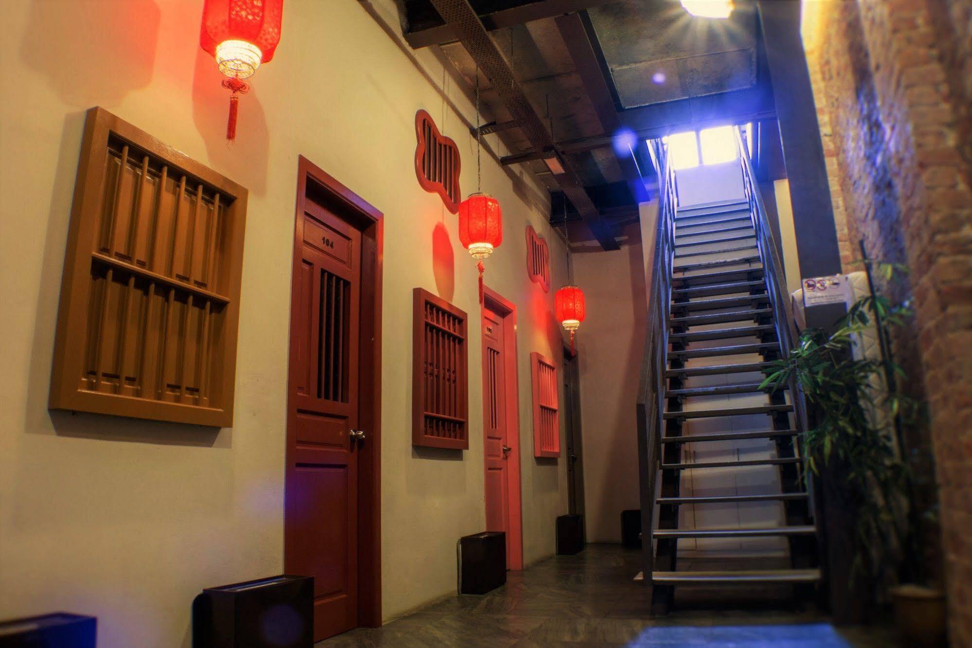 Travel Hub Highstreet Hostel Куала Лумпур Екстериор снимка