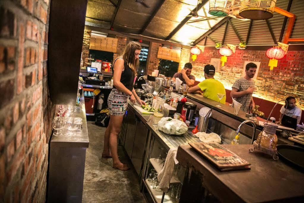 Travel Hub Highstreet Hostel Куала Лумпур Екстериор снимка