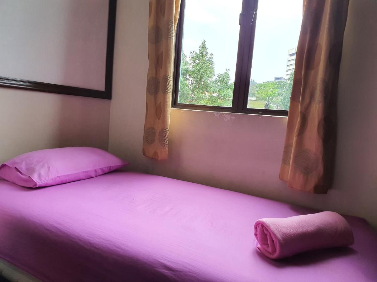 Travel Hub Highstreet Hostel Куала Лумпур Екстериор снимка